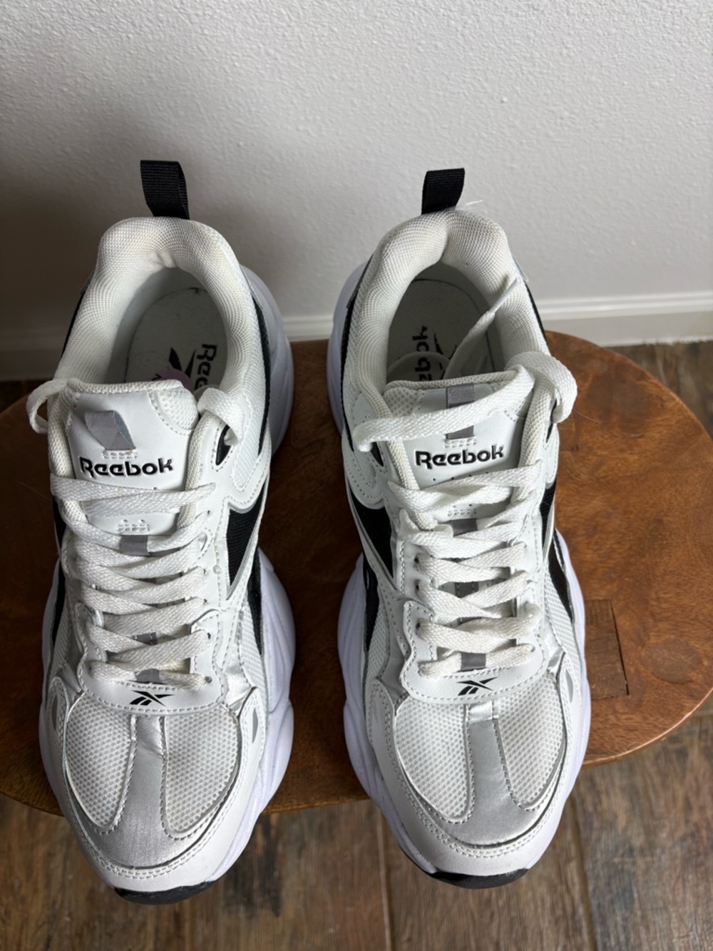 Reebok White Sneakers with Black Logo - Picture 5 of 6